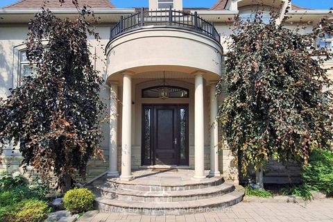 Photo 2 at 59 Carisbrooke Circle, Bayview Southeast, Aurora