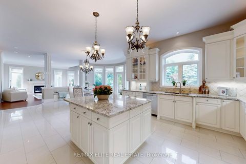 Photo 4 at 59 Carisbrooke Circle, Bayview Southeast, Aurora