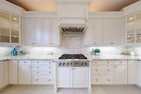 Photo 5 at 59 Carisbrooke Circle, Bayview Southeast, Aurora
