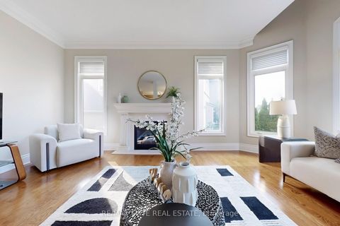 Photo 11 at 59 Carisbrooke Circle, Bayview Southeast, Aurora