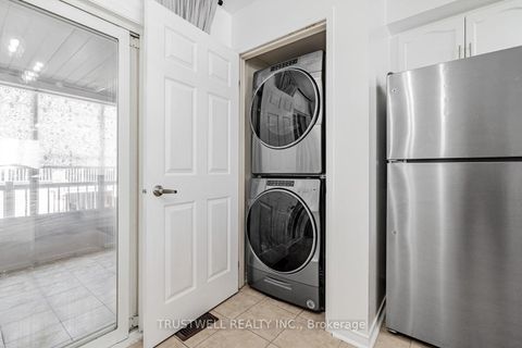 Photo 6 at 127 Torbarrie Road, CFB, Toronto