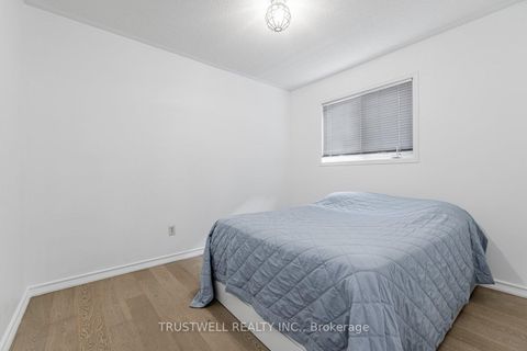 Photo 10 at 127 Torbarrie Road, CFB, Toronto