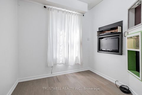 Photo 16 at 127 Torbarrie Road, CFB, Toronto