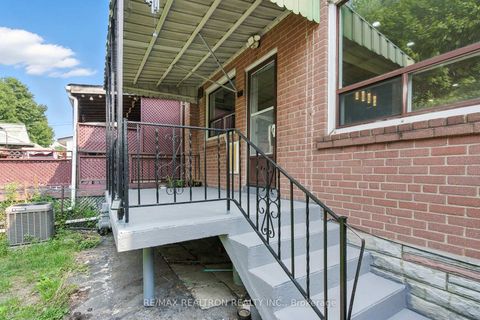Photo 10 at 498 Midland Avenue, Cliffside, Toronto