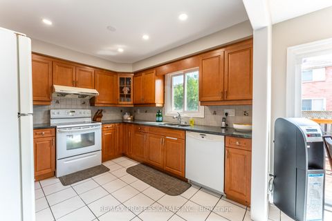 Photo 18 at 17 Lavery Trail, Highland Creek, Toronto