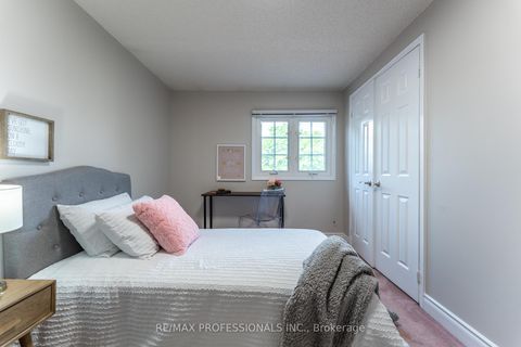 Photo 31 at 17 Lavery Trail, Highland Creek, Toronto