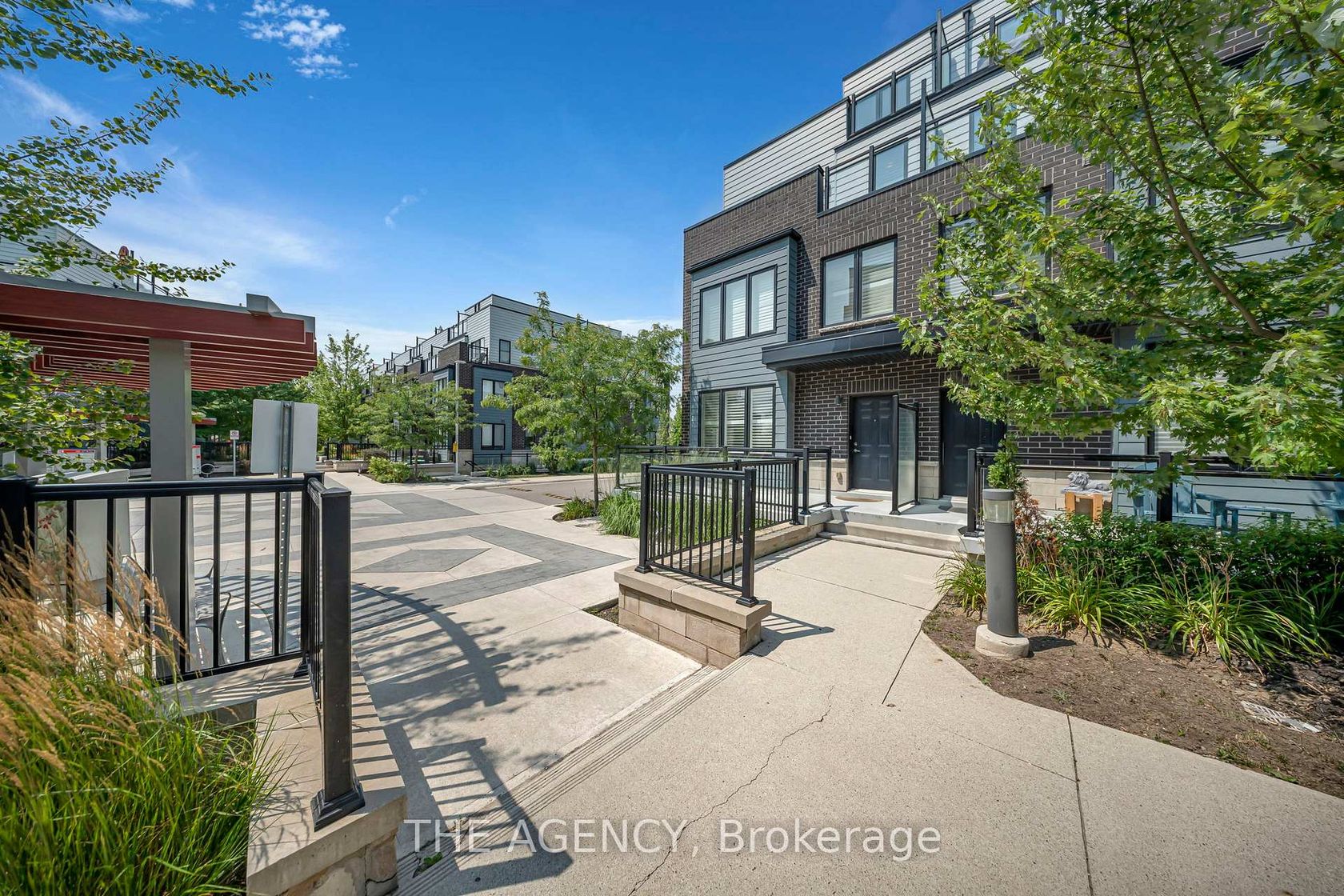 10 - 2212 Bromsgrove Road, Clarkson, Mississauga 