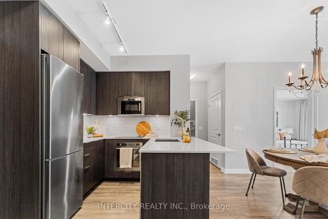 Photo 1 at 627 - 99 Eagle Rock Way, Maple, Vaughan