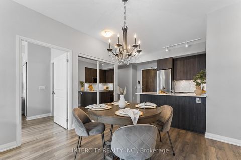 Photo 10 at 627 - 99 Eagle Rock Way, Maple, Vaughan