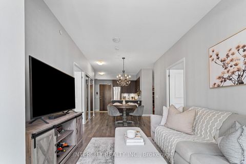 Photo 12 at 627 - 99 Eagle Rock Way, Maple, Vaughan