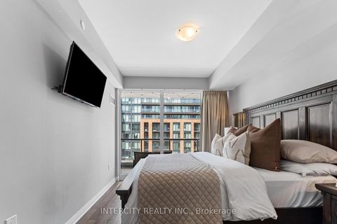Photo 21 at 627 - 99 Eagle Rock Way, Maple, Vaughan
