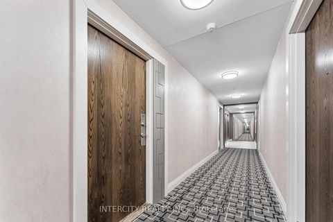 Photo 27 at 627 - 99 Eagle Rock Way, Maple, Vaughan