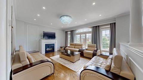 Photo 2 at 72 Headwater Crescent, Oak Ridges, Richmond Hill Photo 2 at 72 Headwater Crescent, Oak Ridges, Richmond Hill