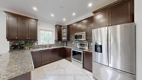 Photo 9 at 72 Headwater Crescent, Oak Ridges, Richmond Hill Photo 9 at 72 Headwater Crescent, Oak Ridges, Richmond Hill