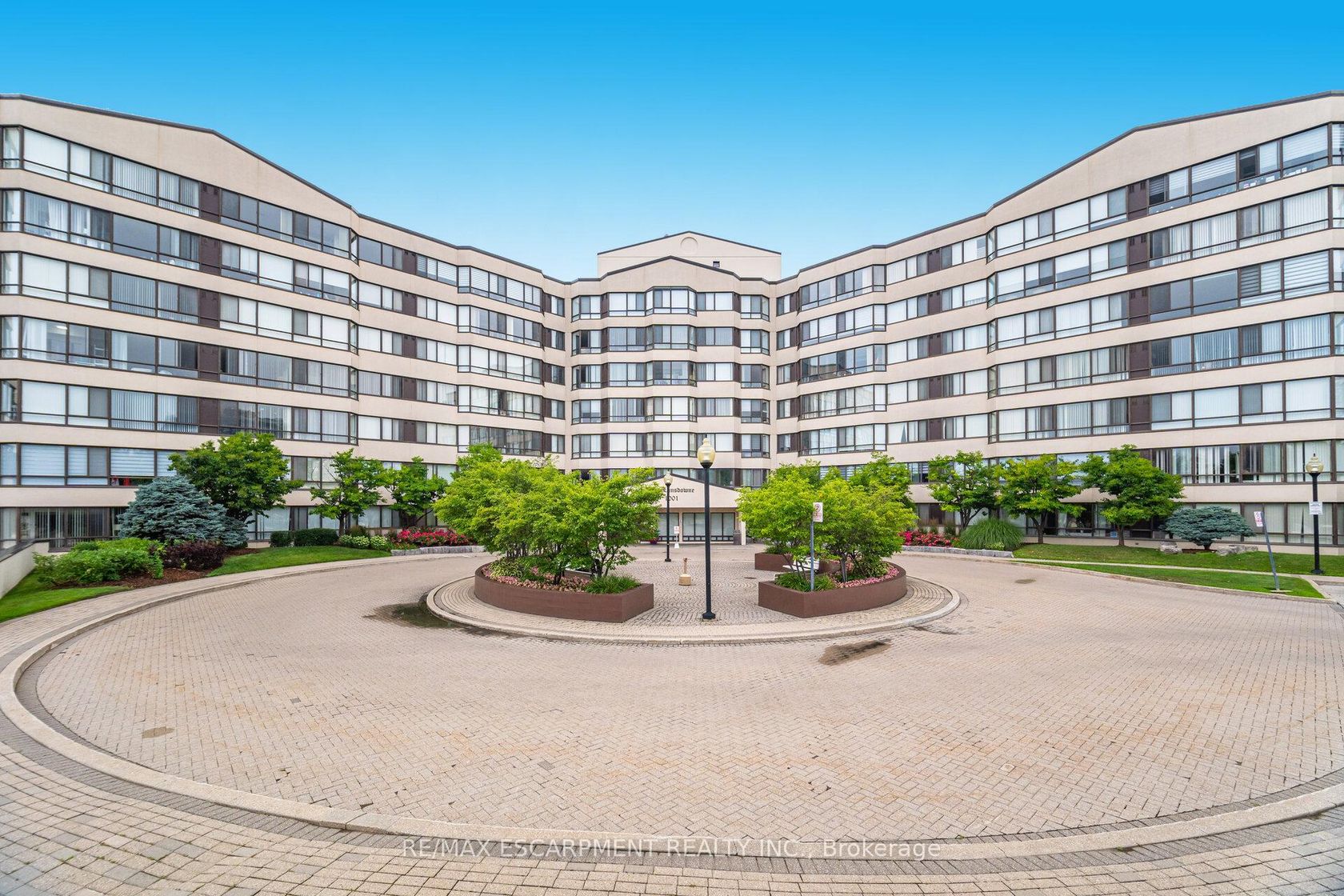 716 - 1001 Cedarglen Gate, Erindale, Mississauga by Loree Meneguzzi Real Estate 716 - 1001 Cedarglen Gate, Erindale, Mississauga
