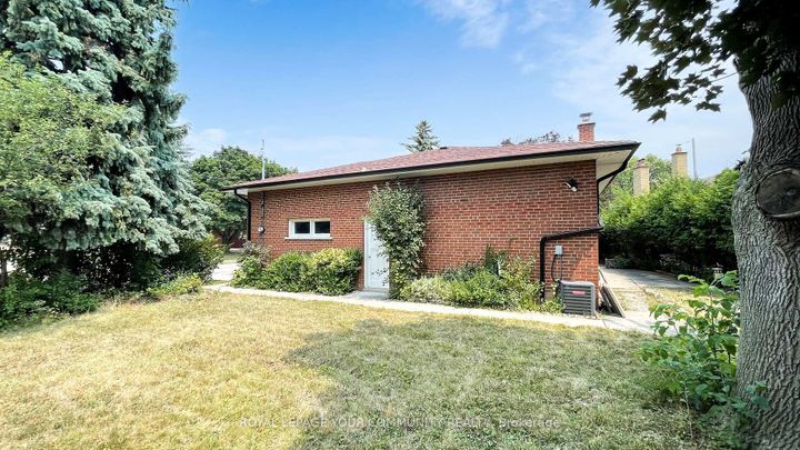 Photo 44 at 39 Silverview Drive, Newtonbrook East, Toronto