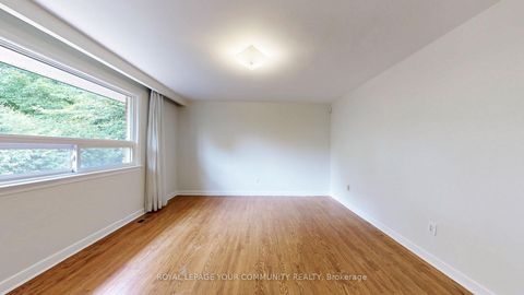 Photo 18 at 39 Silverview Drive, Newtonbrook East, Toronto