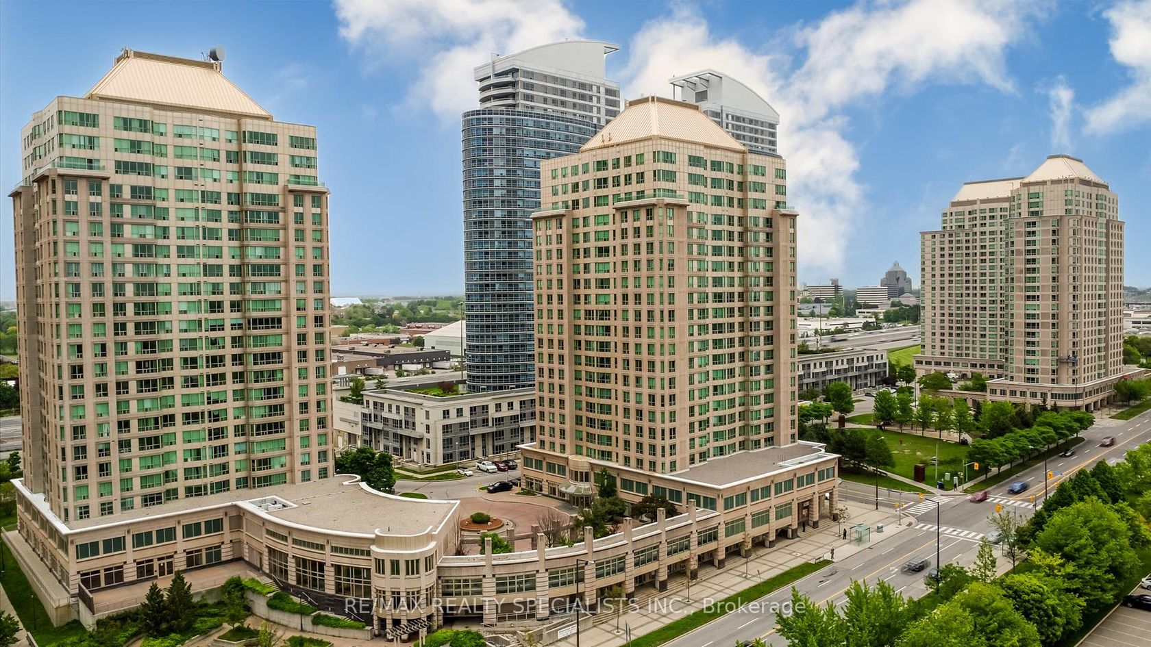1812 - 8 LEE CENTRE Drive, Woburn, Toronto 