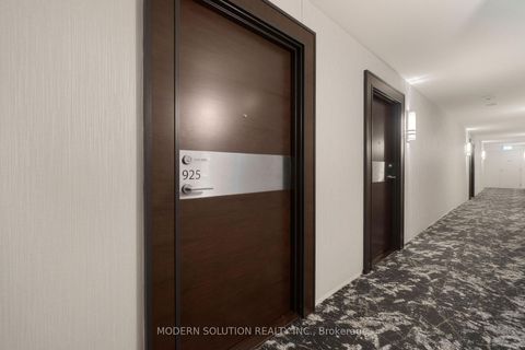 Photo 4 at 925 - 10 Capreol Court, Waterfront Communities C1, Toronto