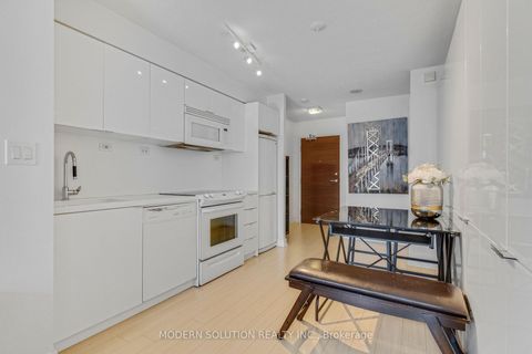 Photo 11 at 925 - 10 Capreol Court, Waterfront Communities C1, Toronto