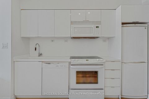 Photo 12 at 925 - 10 Capreol Court, Waterfront Communities C1, Toronto