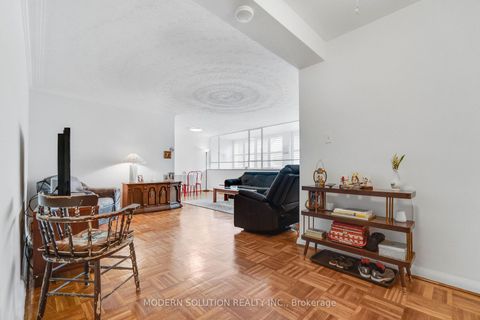 Photo 4 at 1 - 8 Kinsdale Boulevard, Queensway, Toronto