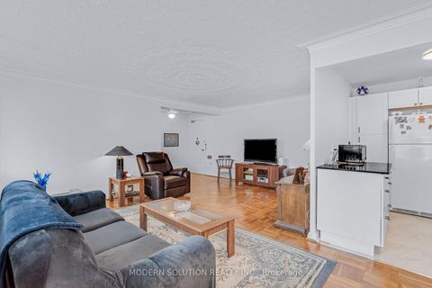 Photo 9 at 1 - 8 Kinsdale Boulevard, Queensway, Toronto