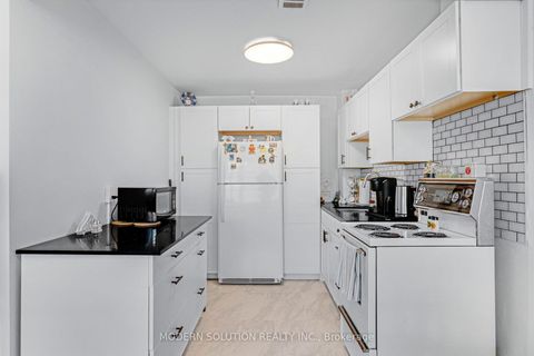 Photo 12 at 1 - 8 Kinsdale Boulevard, Queensway, Toronto