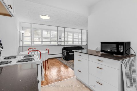 Photo 14 at 1 - 8 Kinsdale Boulevard, Queensway, Toronto