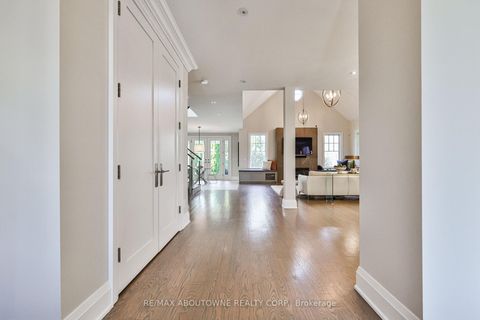 Photo 3 at 283 Jennings Crescent, BR Bronte, Oakville