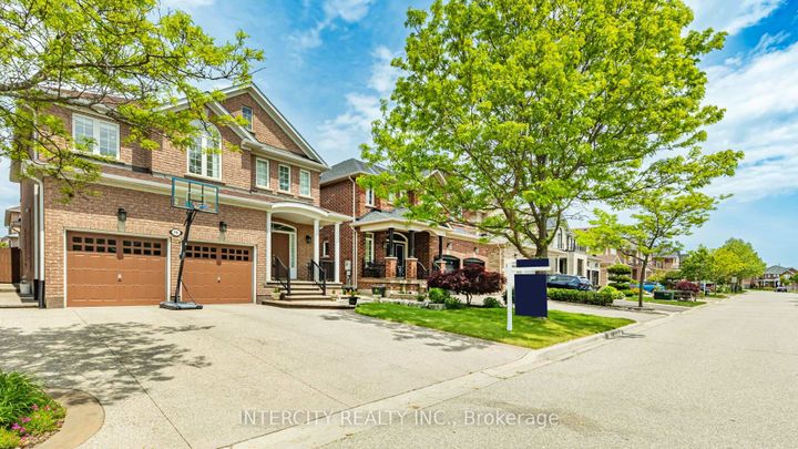 Photo 1 at 16 Venice Gate Drive, Vellore Village, Vaughan