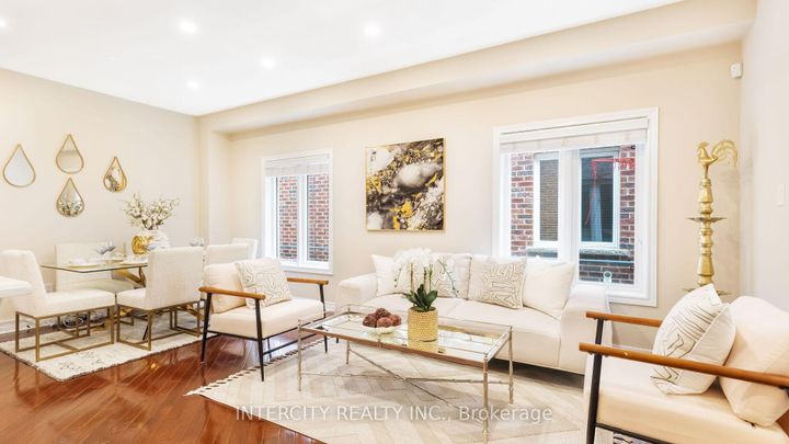 Photo 8 at 16 Venice Gate Drive, Vellore Village, Vaughan