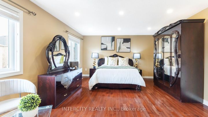 Photo 22 at 16 Venice Gate Drive, Vellore Village, Vaughan