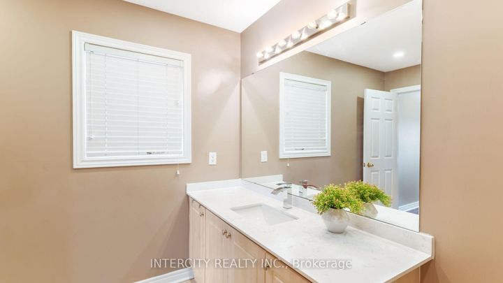 Photo 28 at 16 Venice Gate Drive, Vellore Village, Vaughan