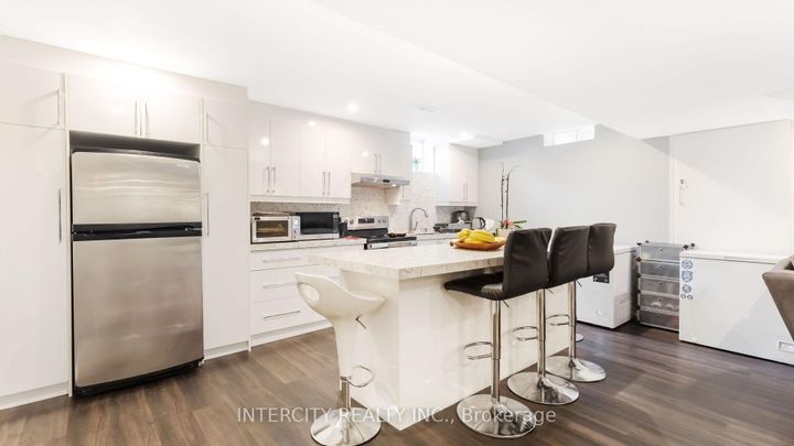 Photo 30 at 16 Venice Gate Drive, Vellore Village, Vaughan