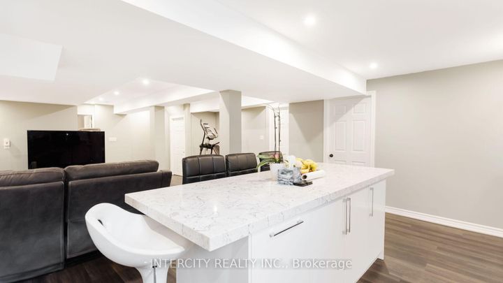 Photo 31 at 16 Venice Gate Drive, Vellore Village, Vaughan