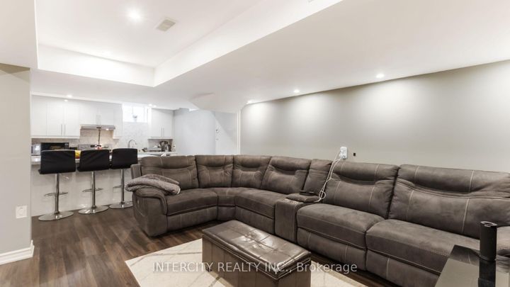 Photo 33 at 16 Venice Gate Drive, Vellore Village, Vaughan