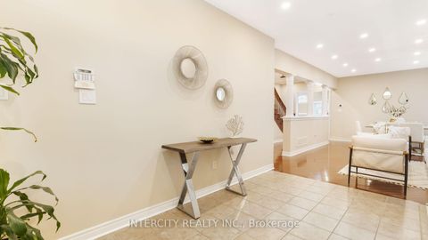 Photo 7 at 16 Venice Gate Drive, Vellore Village, Vaughan