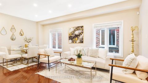 Photo 8 at 16 Venice Gate Drive, Vellore Village, Vaughan