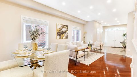 Photo 9 at 16 Venice Gate Drive, Vellore Village, Vaughan