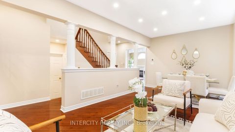 Photo 10 at 16 Venice Gate Drive, Vellore Village, Vaughan