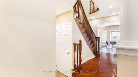 Photo 12 at 16 Venice Gate Drive, Vellore Village, Vaughan