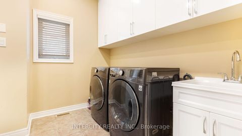 Photo 21 at 16 Venice Gate Drive, Vellore Village, Vaughan