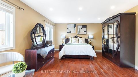 Photo 22 at 16 Venice Gate Drive, Vellore Village, Vaughan