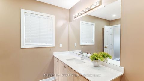 Photo 28 at 16 Venice Gate Drive, Vellore Village, Vaughan