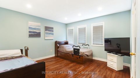 Photo 29 at 16 Venice Gate Drive, Vellore Village, Vaughan