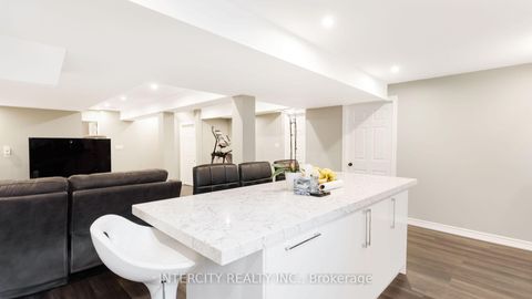 Photo 31 at 16 Venice Gate Drive, Vellore Village, Vaughan