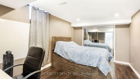 Photo 34 at 16 Venice Gate Drive, Vellore Village, Vaughan