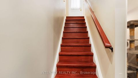 Photo 35 at 16 Venice Gate Drive, Vellore Village, Vaughan