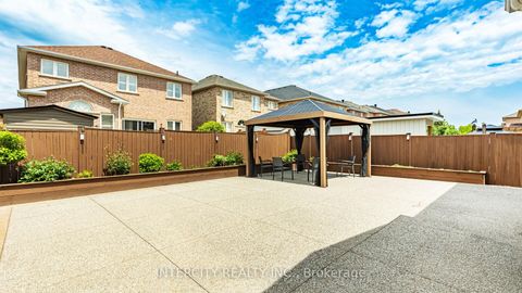 Photo 37 at 16 Venice Gate Drive, Vellore Village, Vaughan